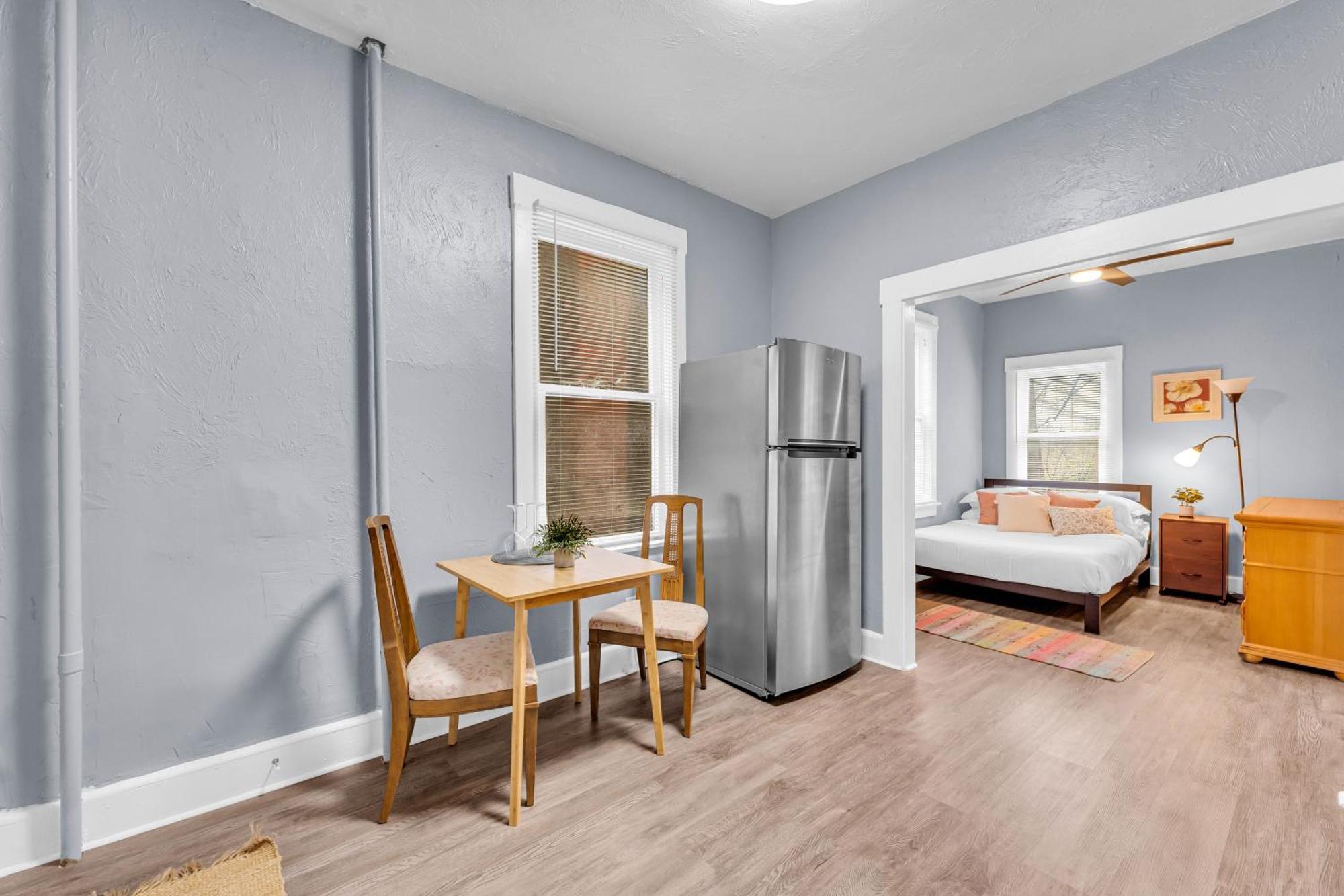 Historic Cozy Haven In Little Italy Apartment Cleveland Exterior photo