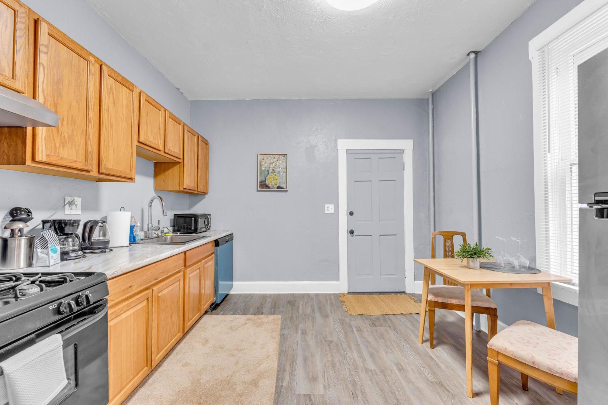 Historic Cozy Haven In Little Italy Apartment Cleveland Exterior photo