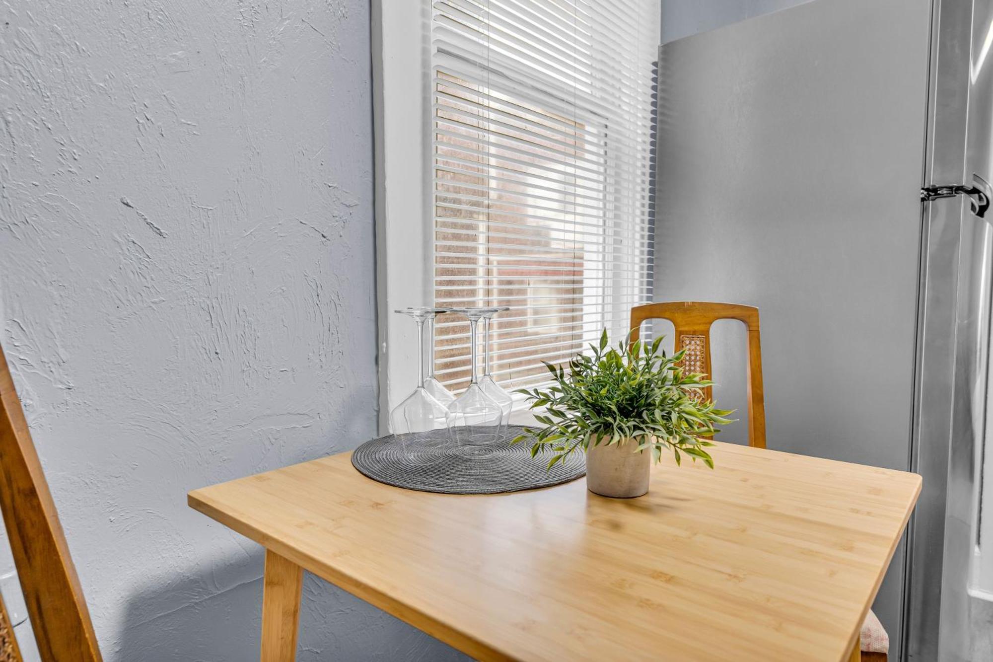 Historic Cozy Haven In Little Italy Apartment Cleveland Exterior photo